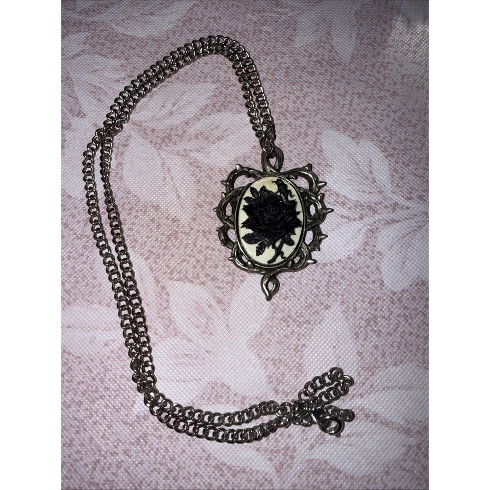 Gothic Black Rose Cameo Surrounded by Thorns Pendant Necklace‎ JP1 Pewter